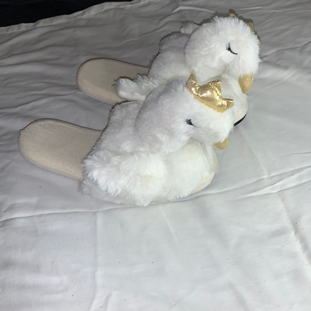 *3 for $25* NWOT Queen Swan Slippers women size L = 9/10